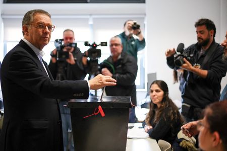Portugal holds presidential election runoff